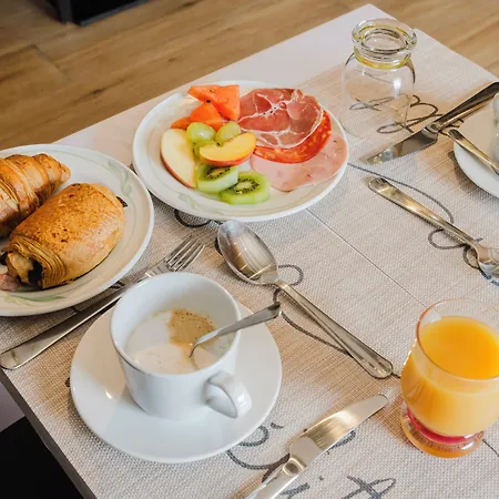 Logis & Restaurant Cap 2* نويليس جوداولت