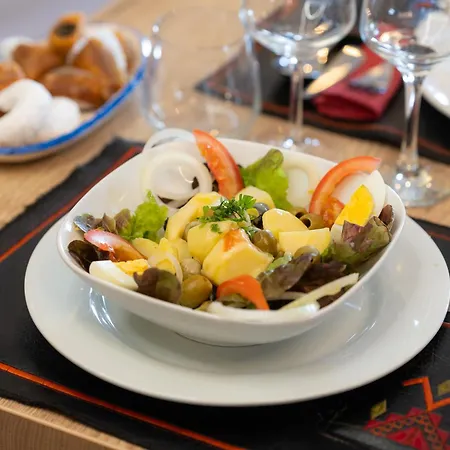 Hotell Logis & Restaurant Cap 2*